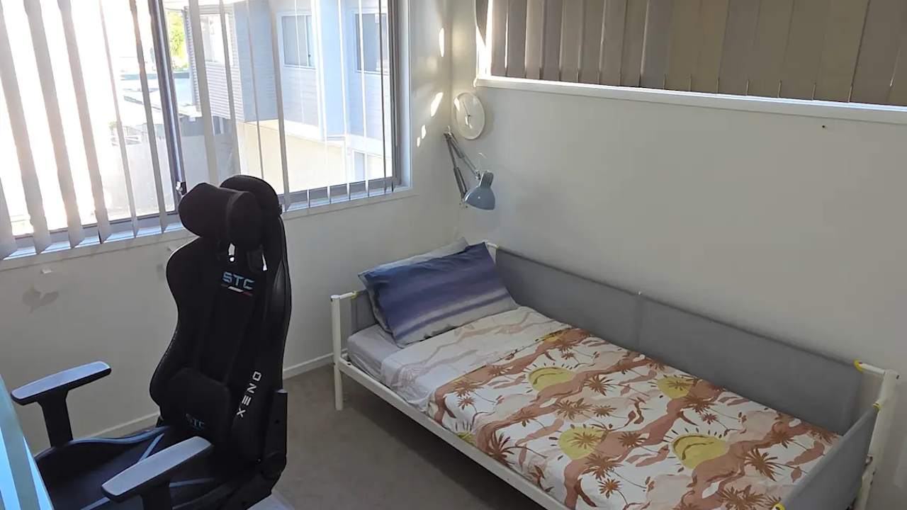 Room in a share house
