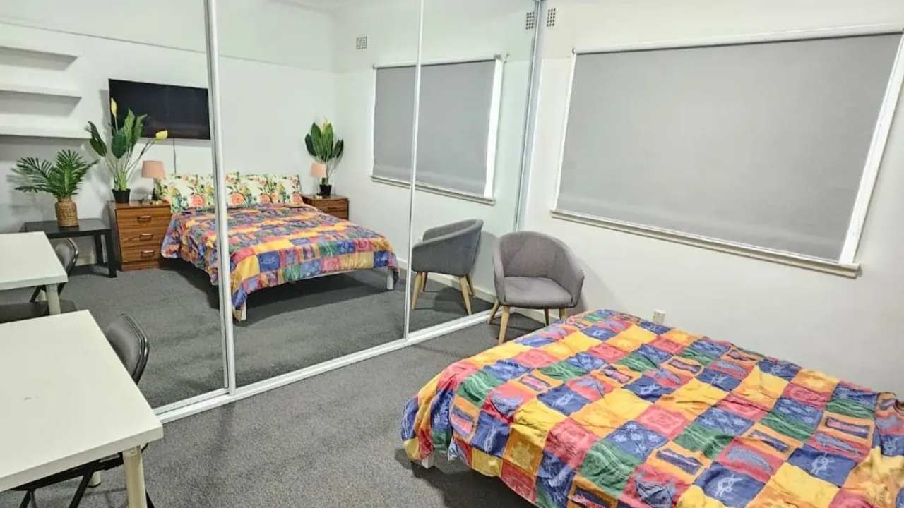 Furnished room in a share house