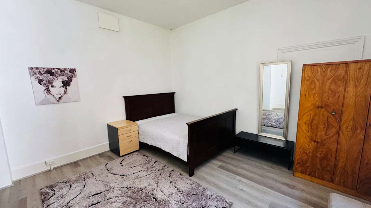 Furnished room studio flat for rent