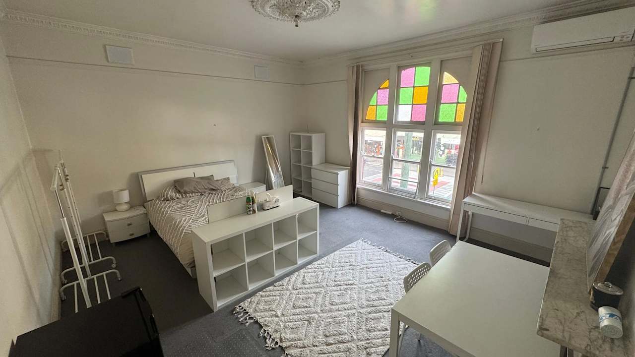 Furnished room in a flatshare