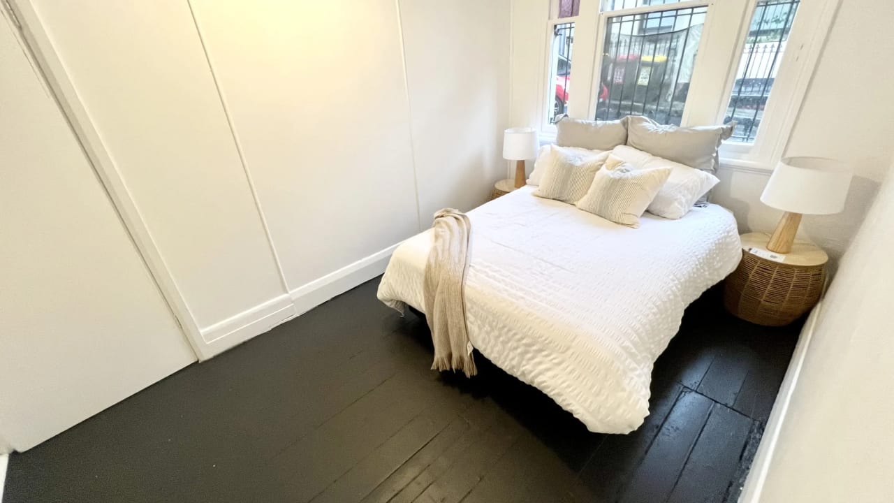 Room in a share house