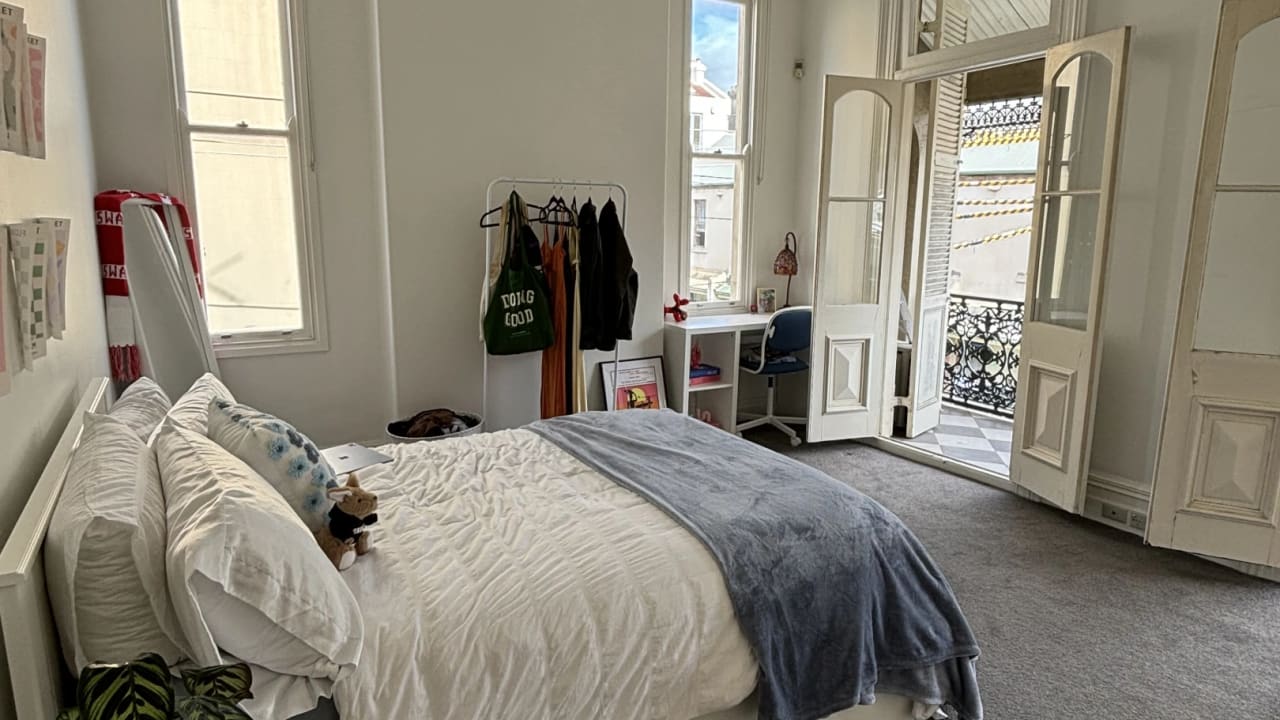 Furnished room in a flatshare