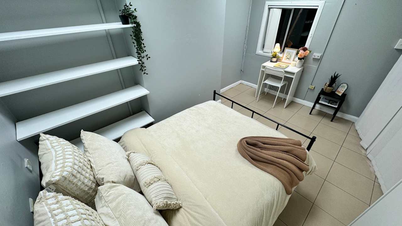 Furnished room in a flatshare