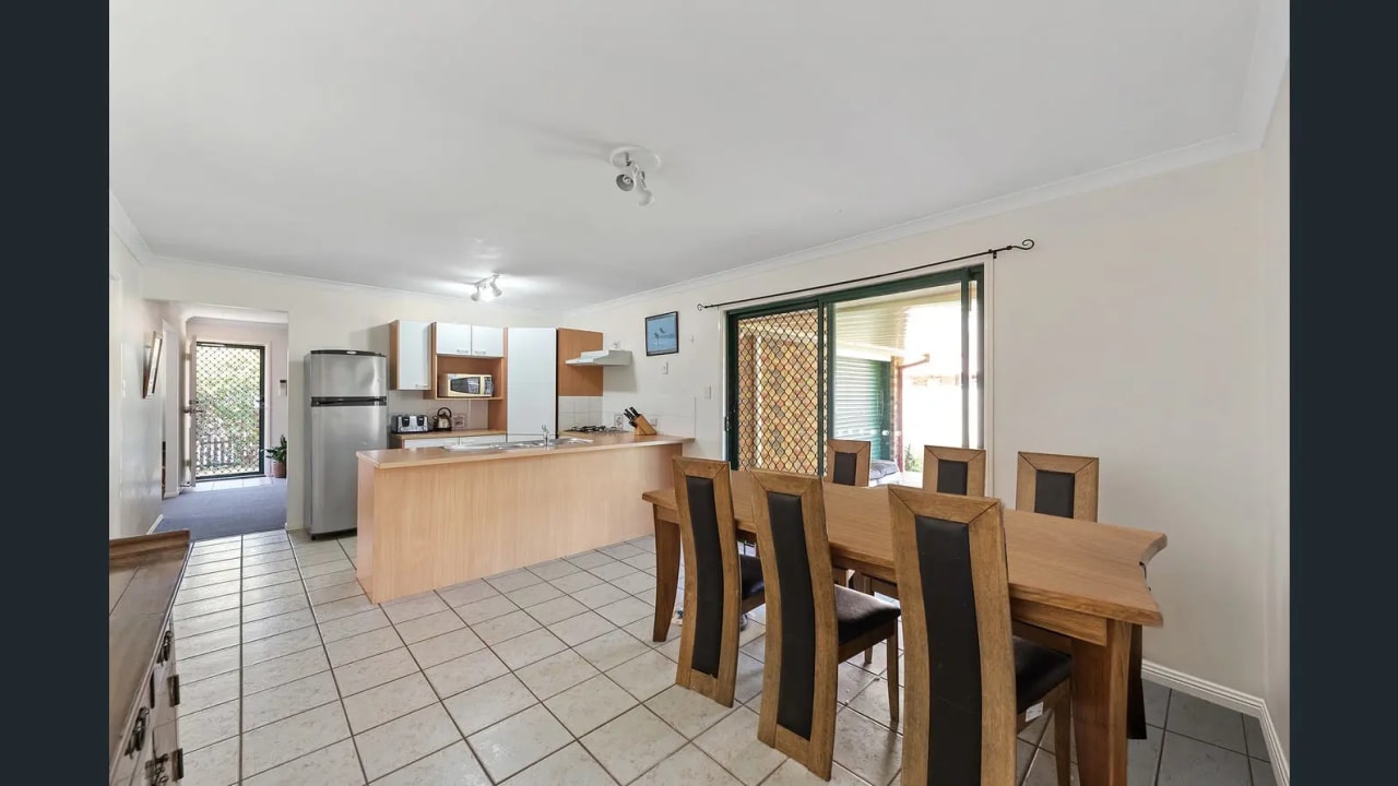 Room in a share house