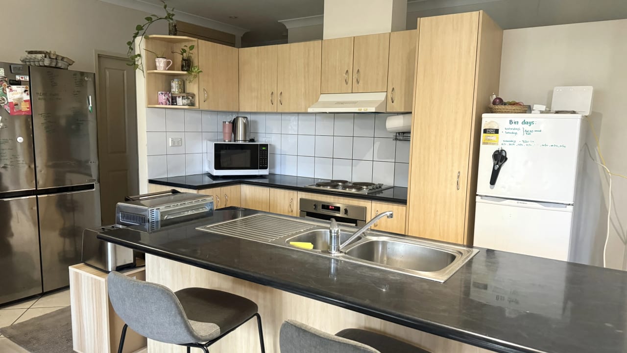 Room in a share house