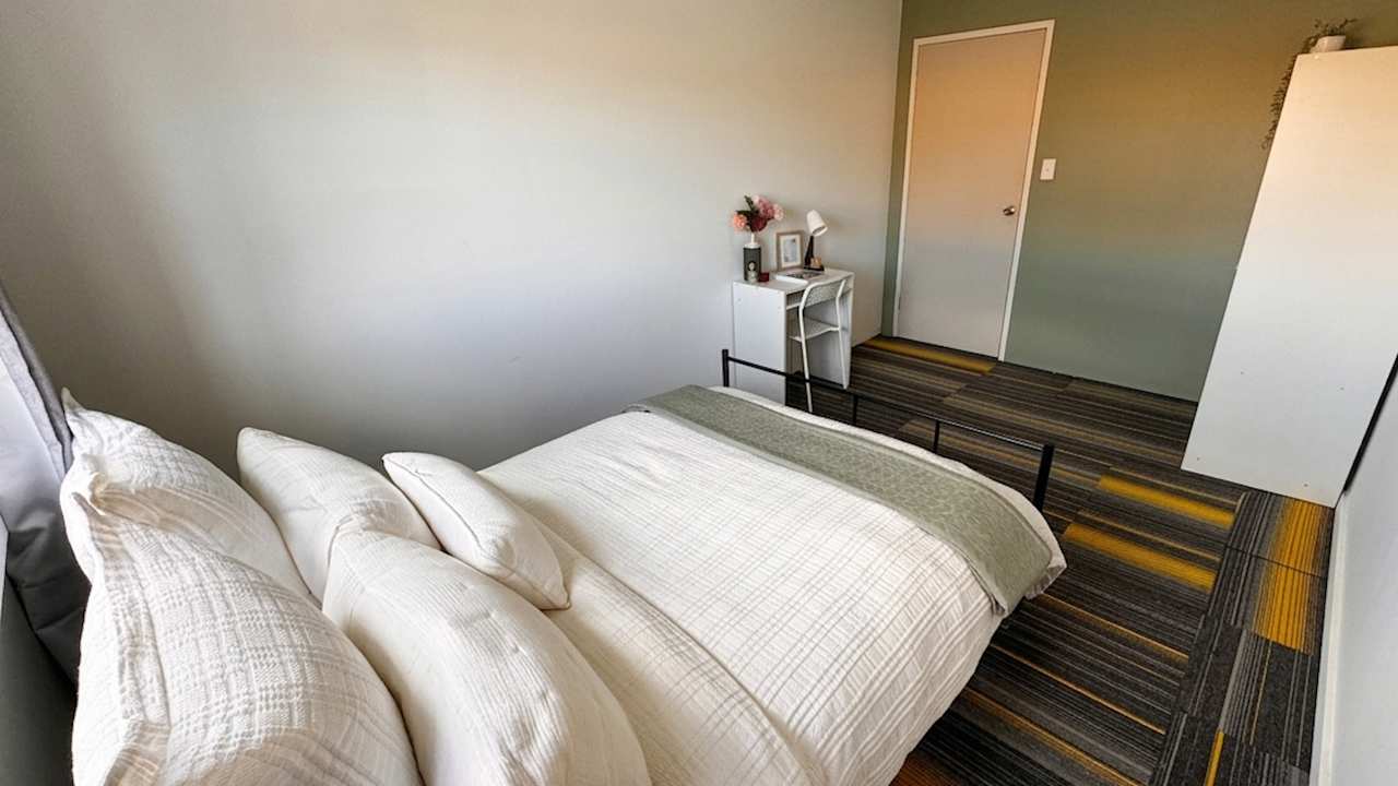 Furnished room in a flatshare