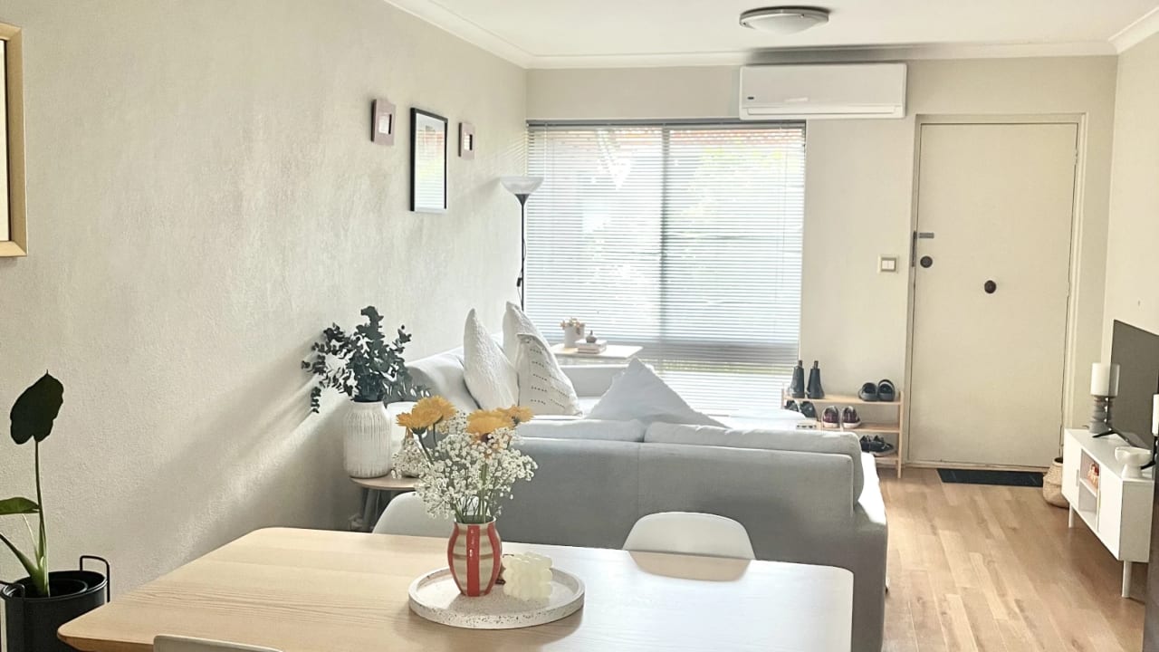 Furnished room in a share house
