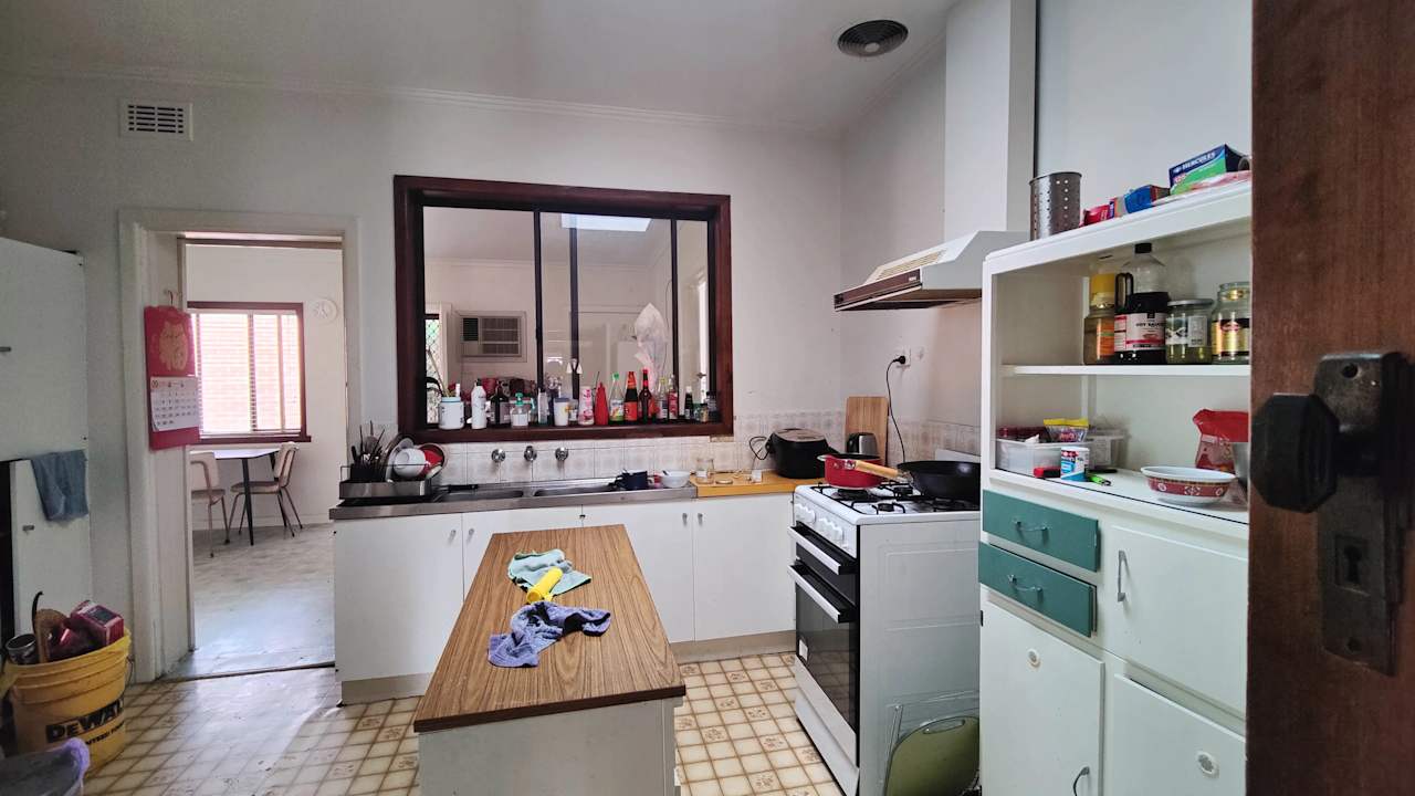 Room in a share house