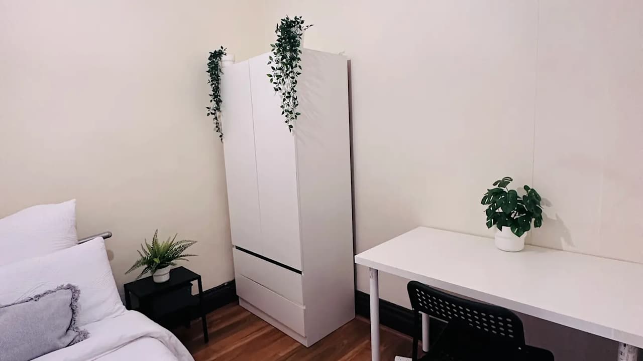 Furnished room in a flatshare