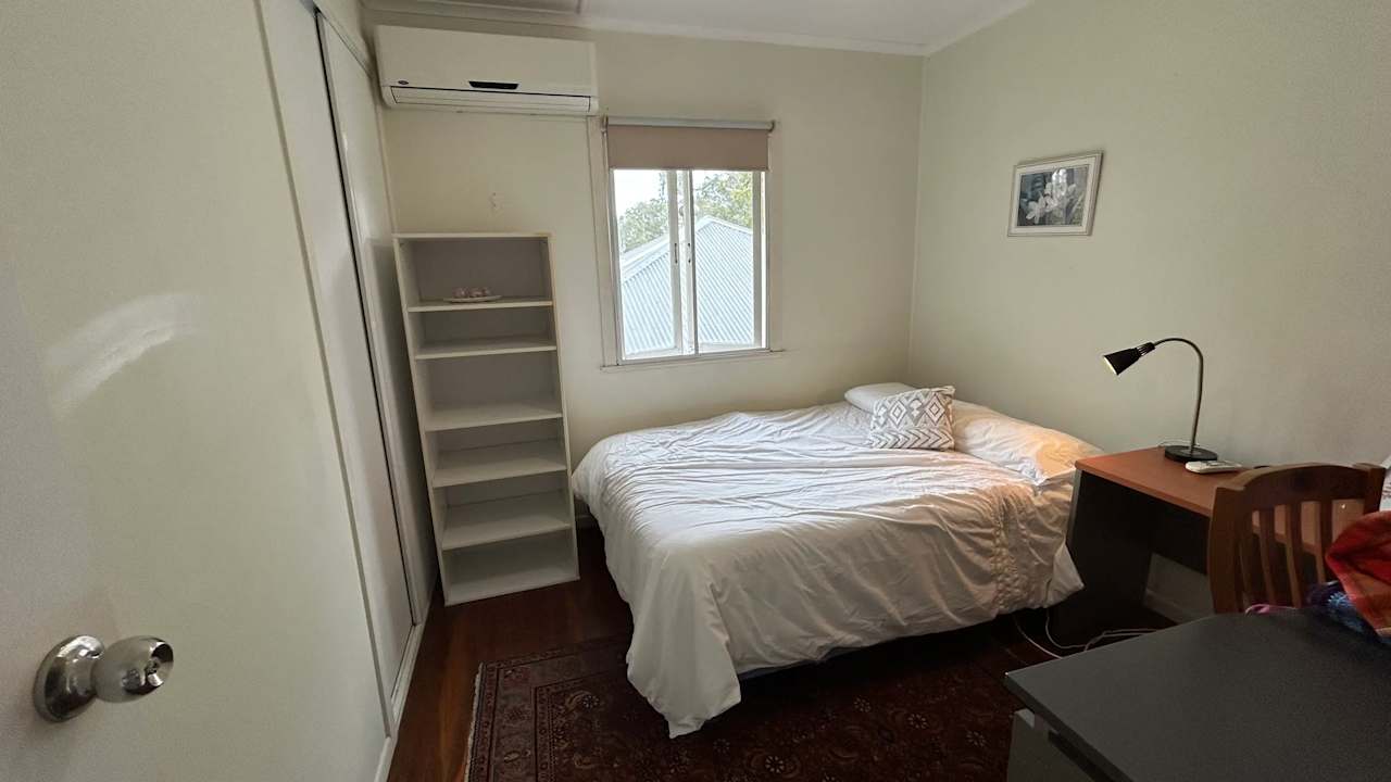 Room in a share house