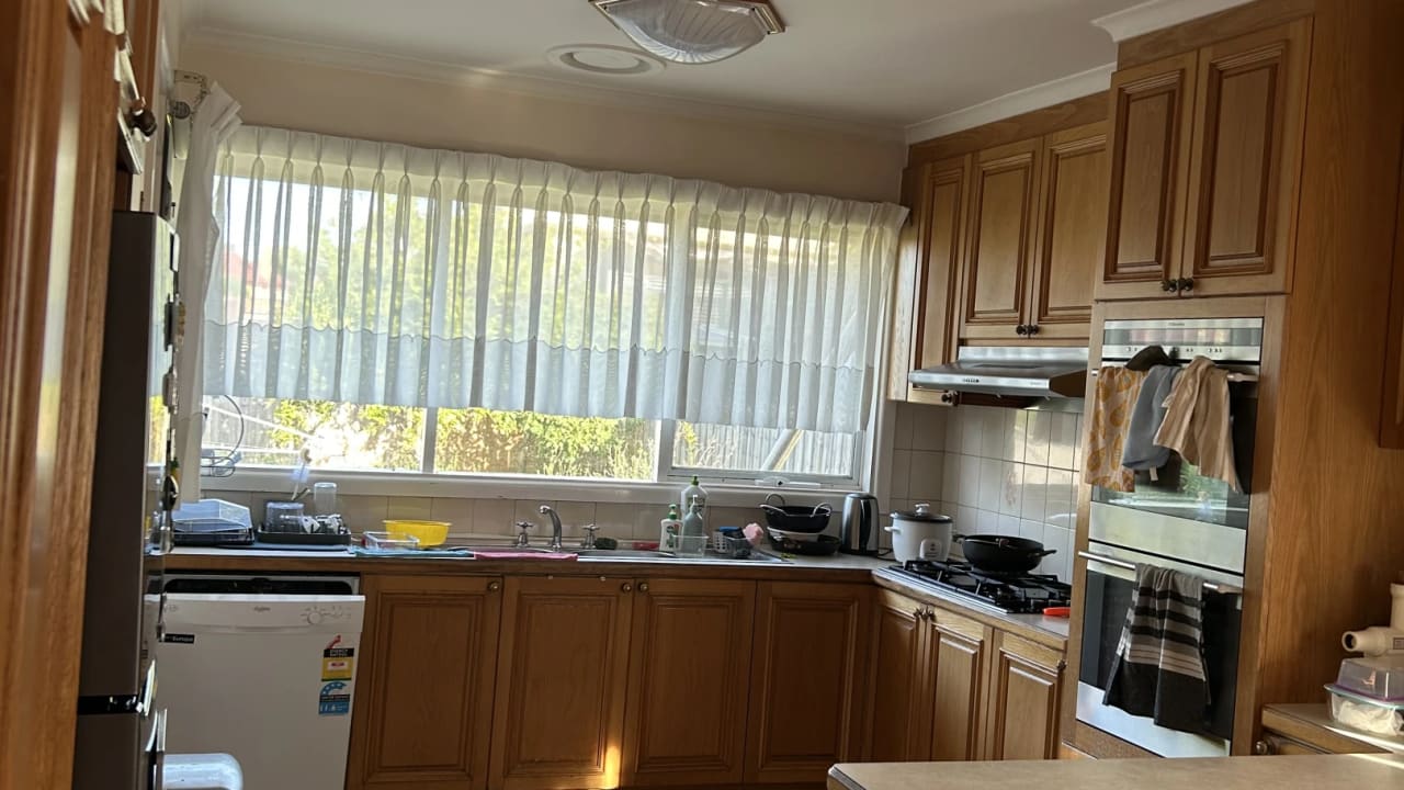 Room in a share house