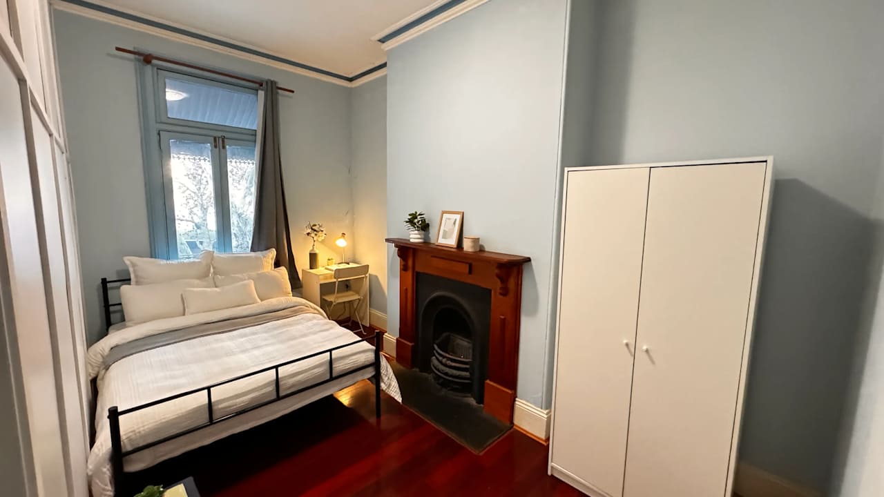Furnished room in a flatshare