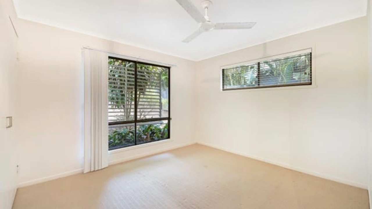 Room in a share house