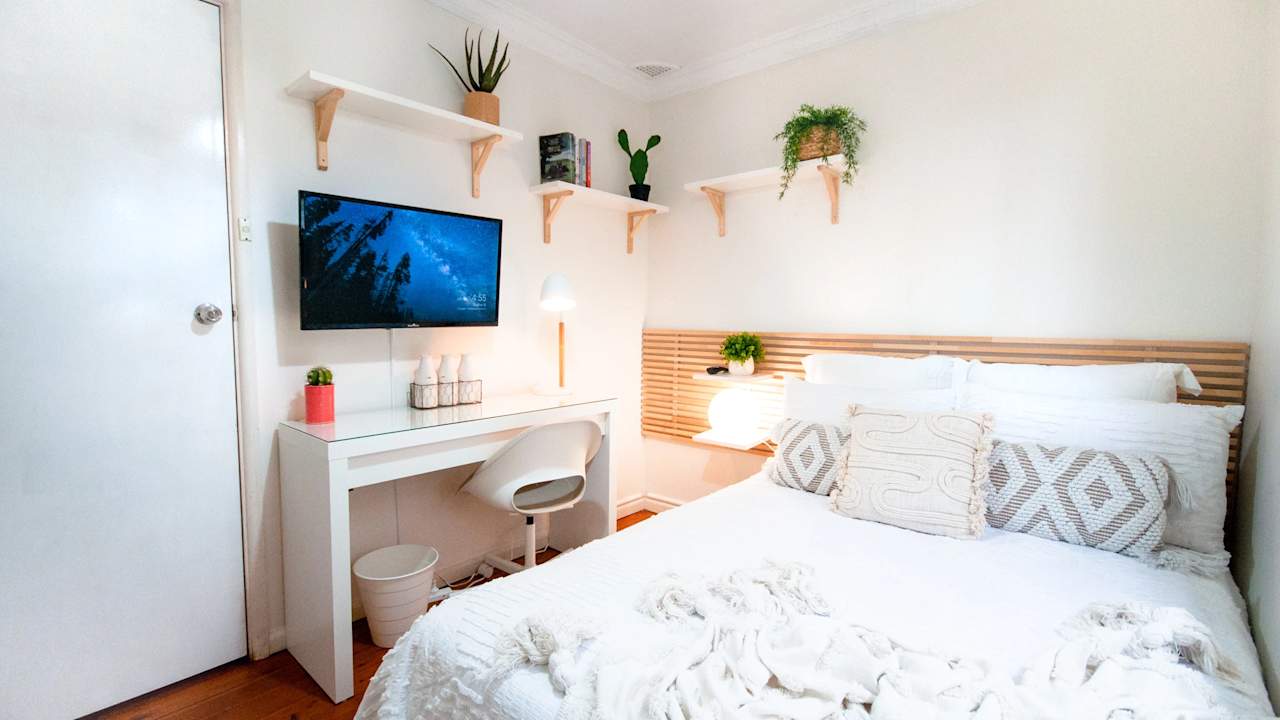 Furnished room in a share house
