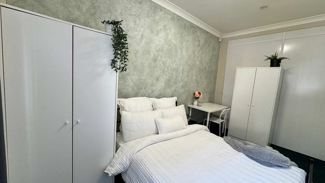 Furnished room in a share house