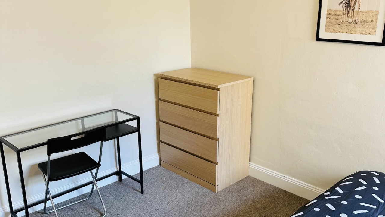 Furnished room in a share house
