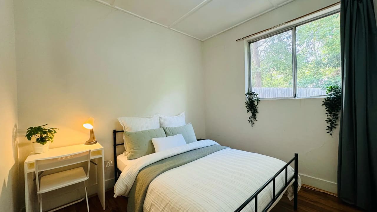 Furnished room in a share house