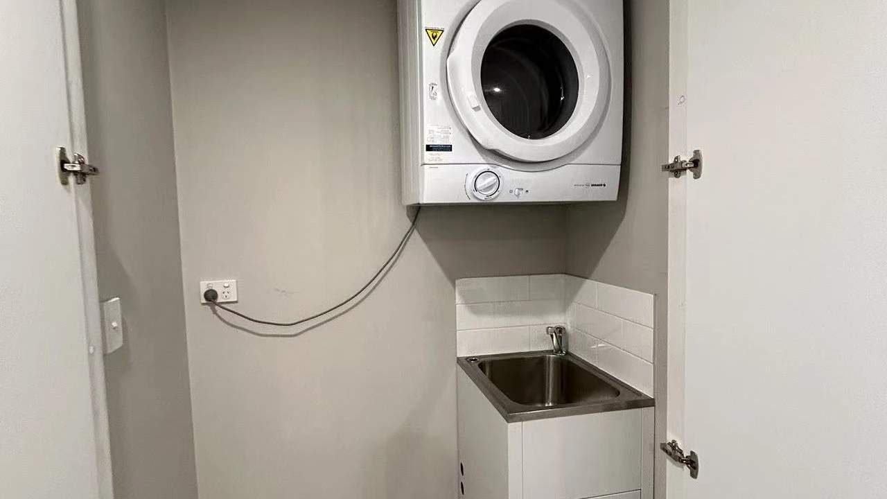 Whole property with 2 rooms for rent