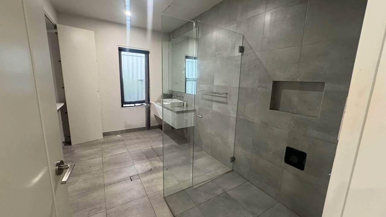 Unfurnished room with own bathroom