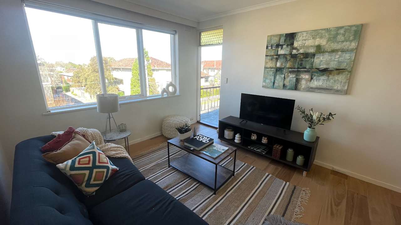 Furnished room in a flatshare