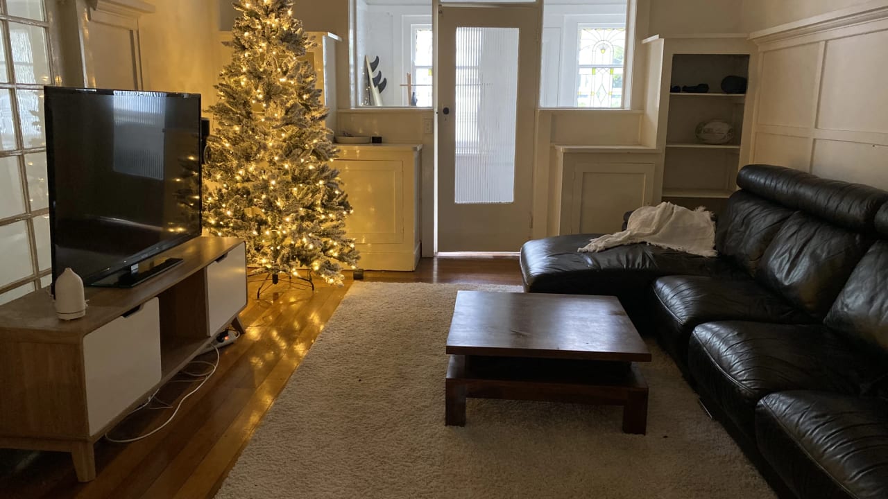 Furnished room in a flatshare