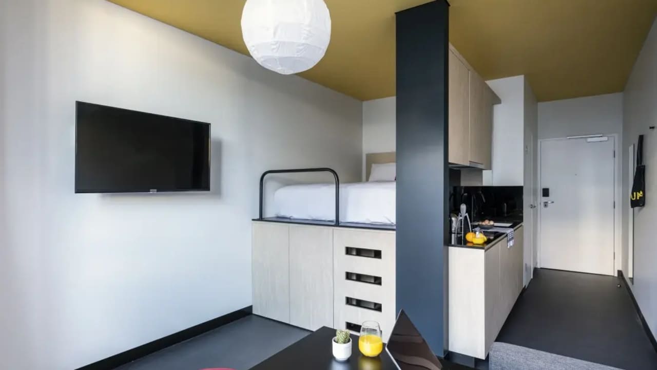 Furnished room studio flat for rent