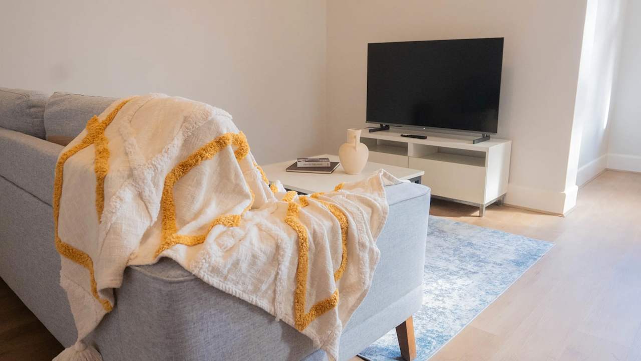 Furnished room in a flatshare