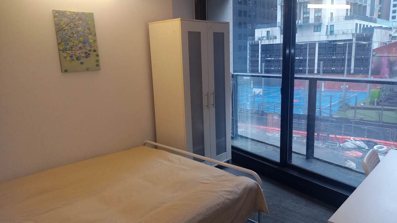 Furnished room in a flatshare