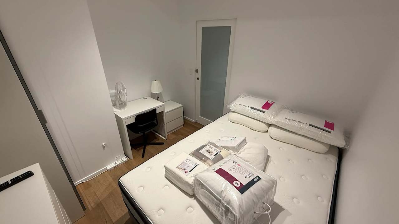 Furnished room in a flatshare