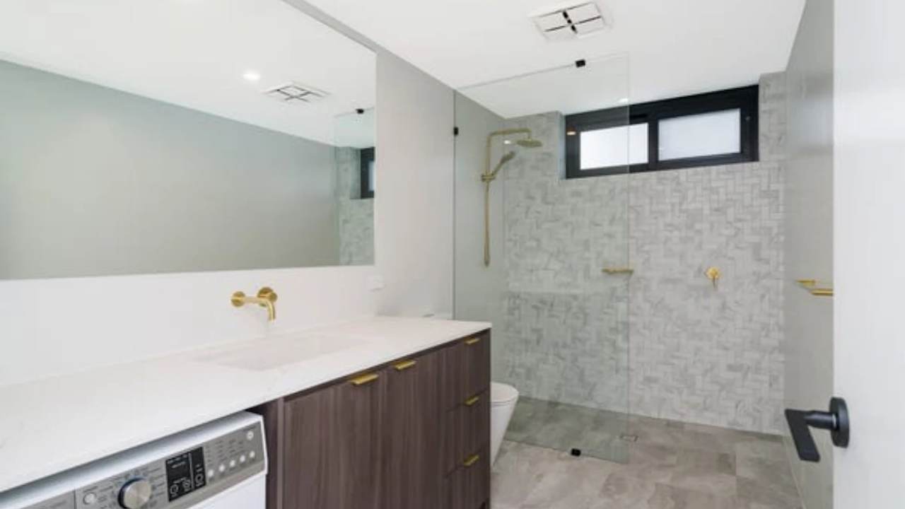 Furnished room with own bathroom