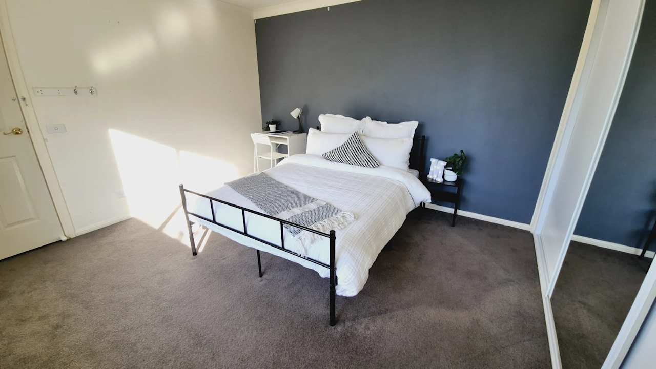 Furnished room in a flatshare