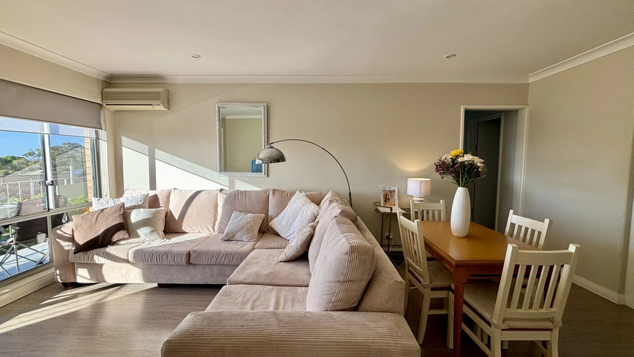 Furnished room in a flatshare