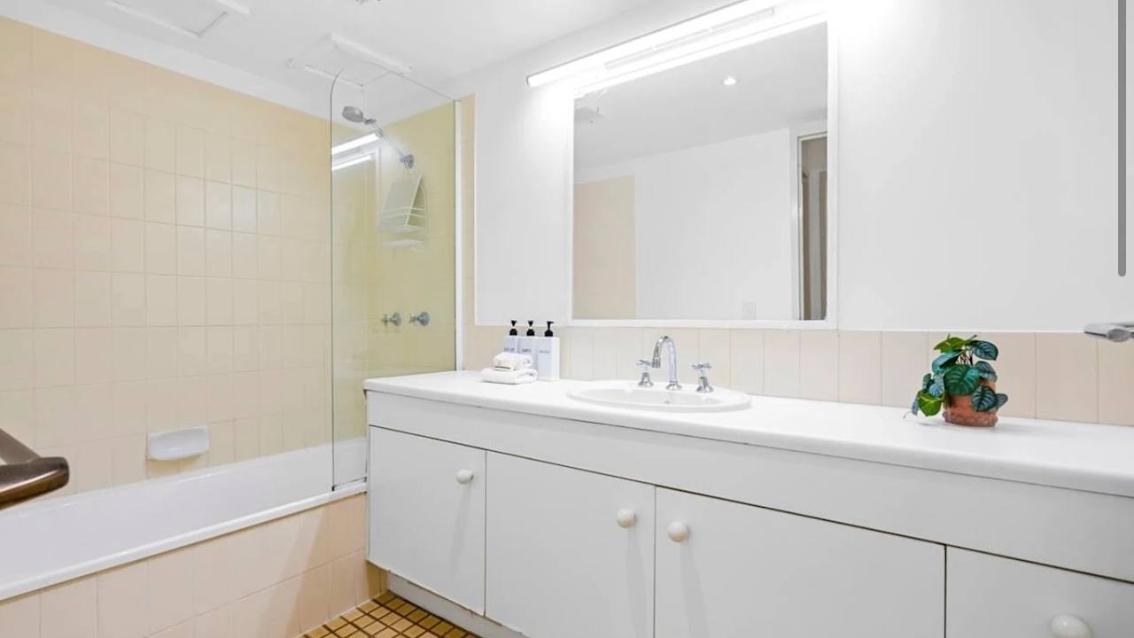 Whole property with 2 rooms for rent