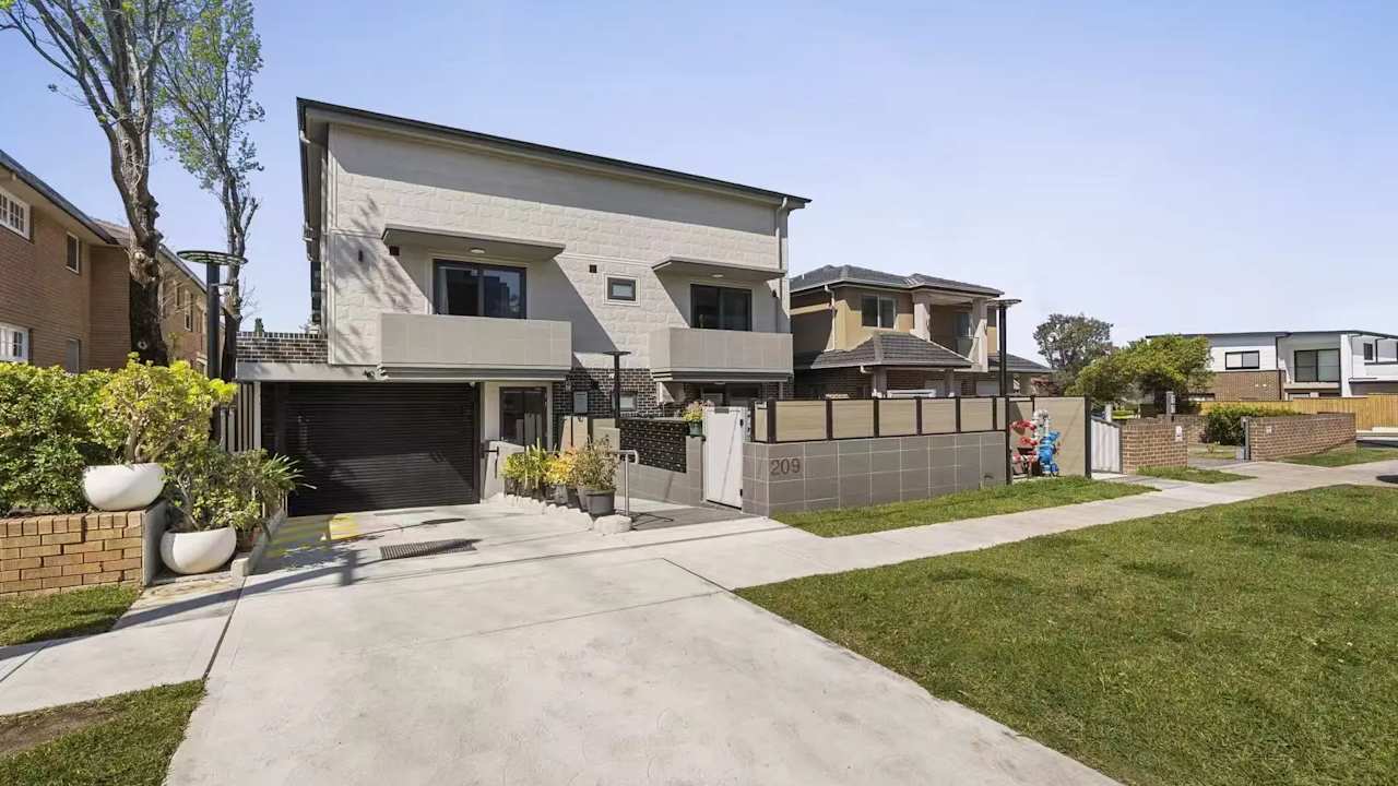 Unfurnished room studio flat for rent