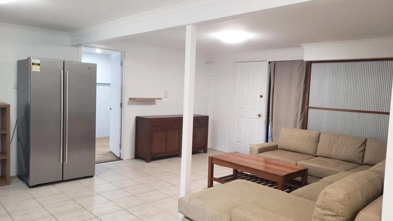 Furnished room in a flatshare