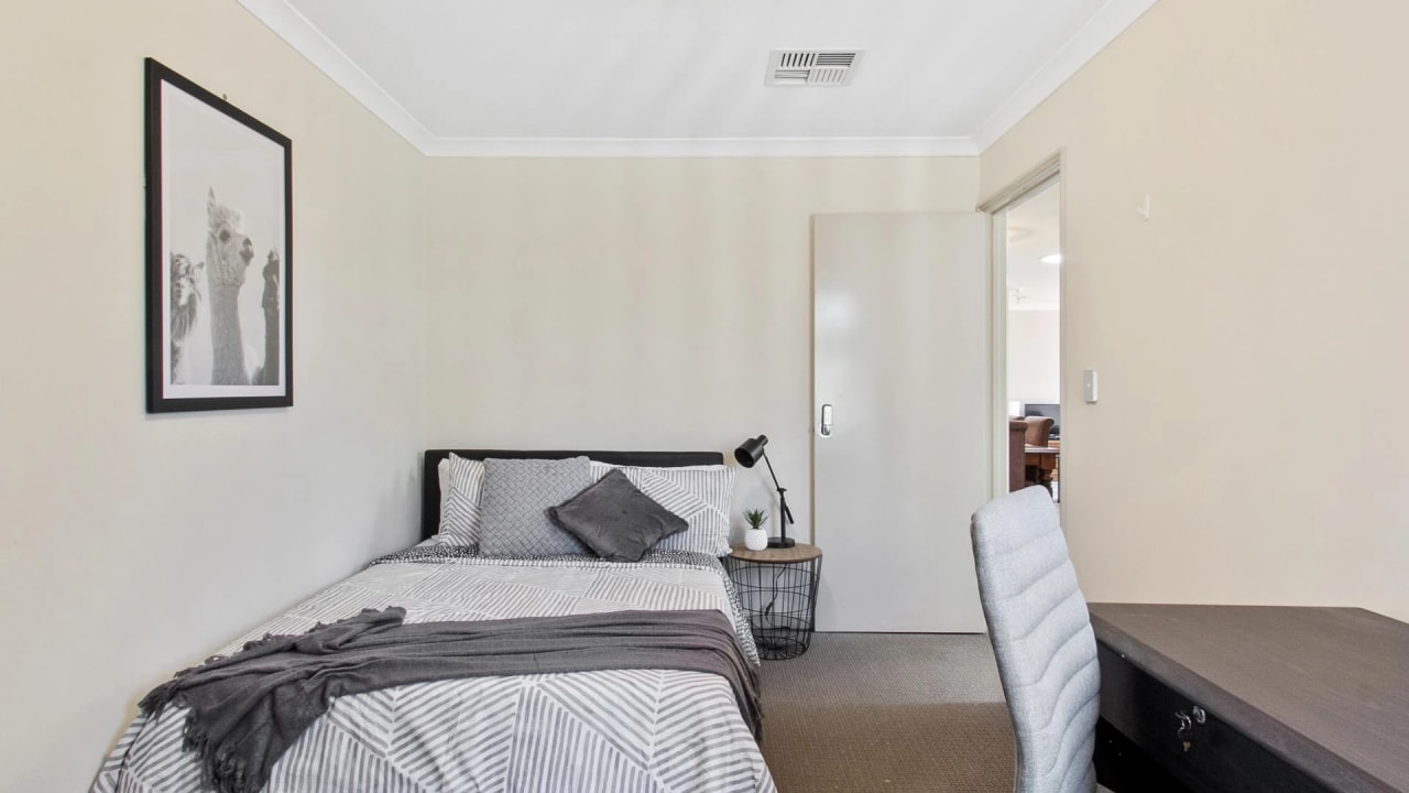 Furnished room in a share house