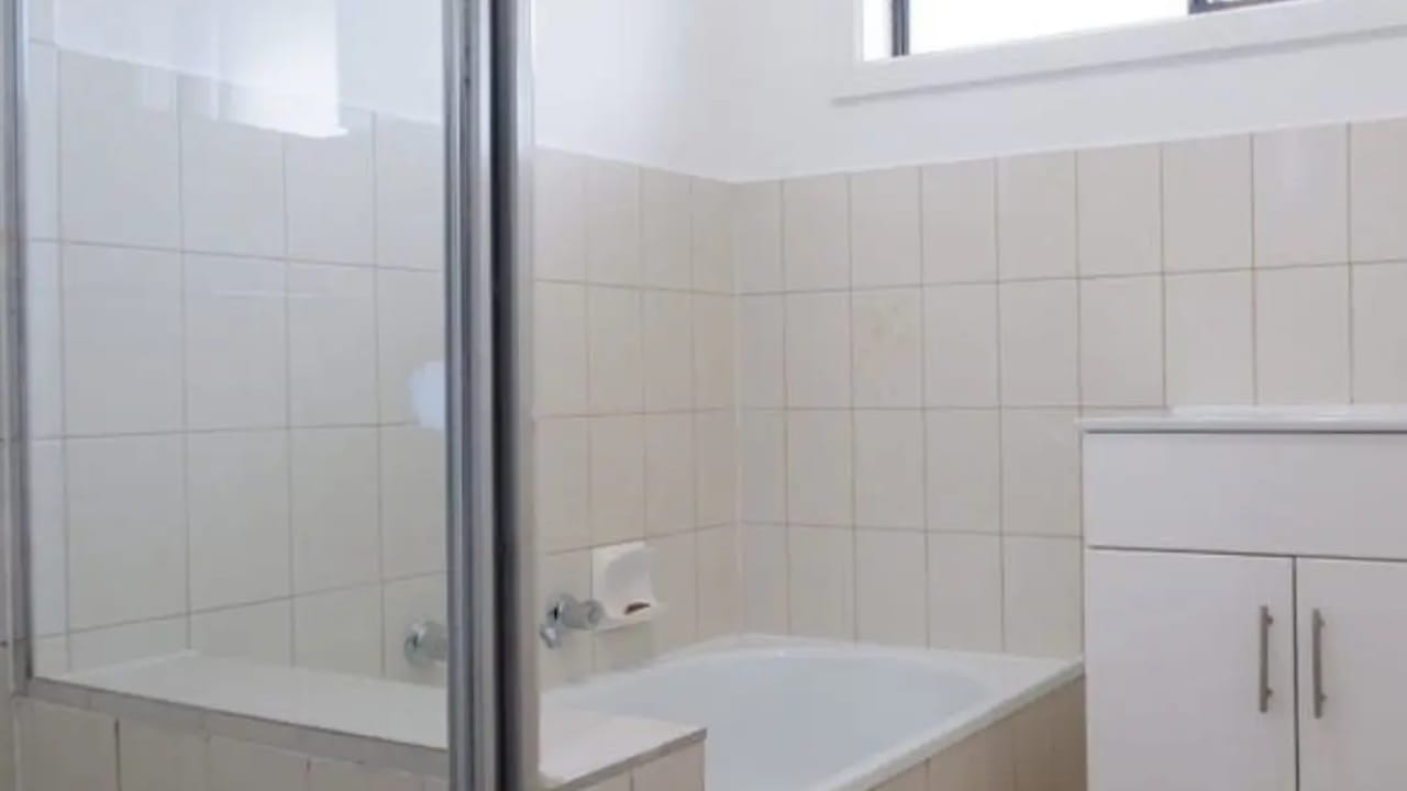 Whole property with 3 rooms for rent