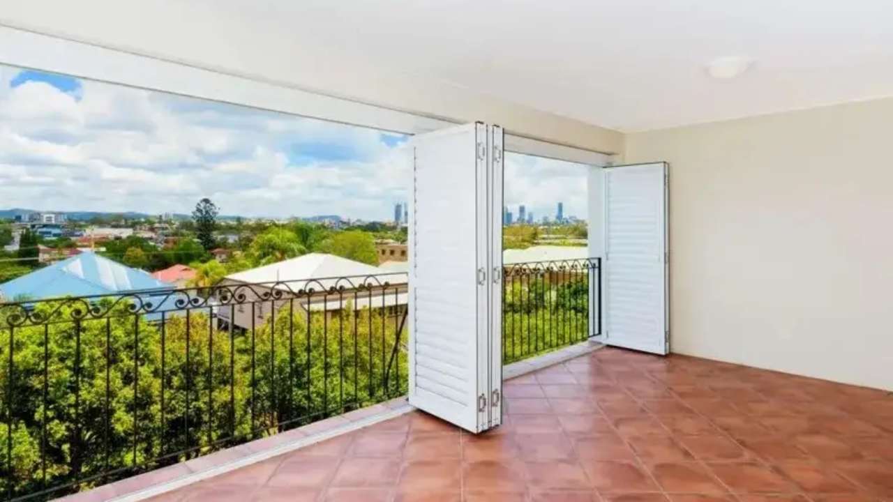 Unfurnished room with own bathroom