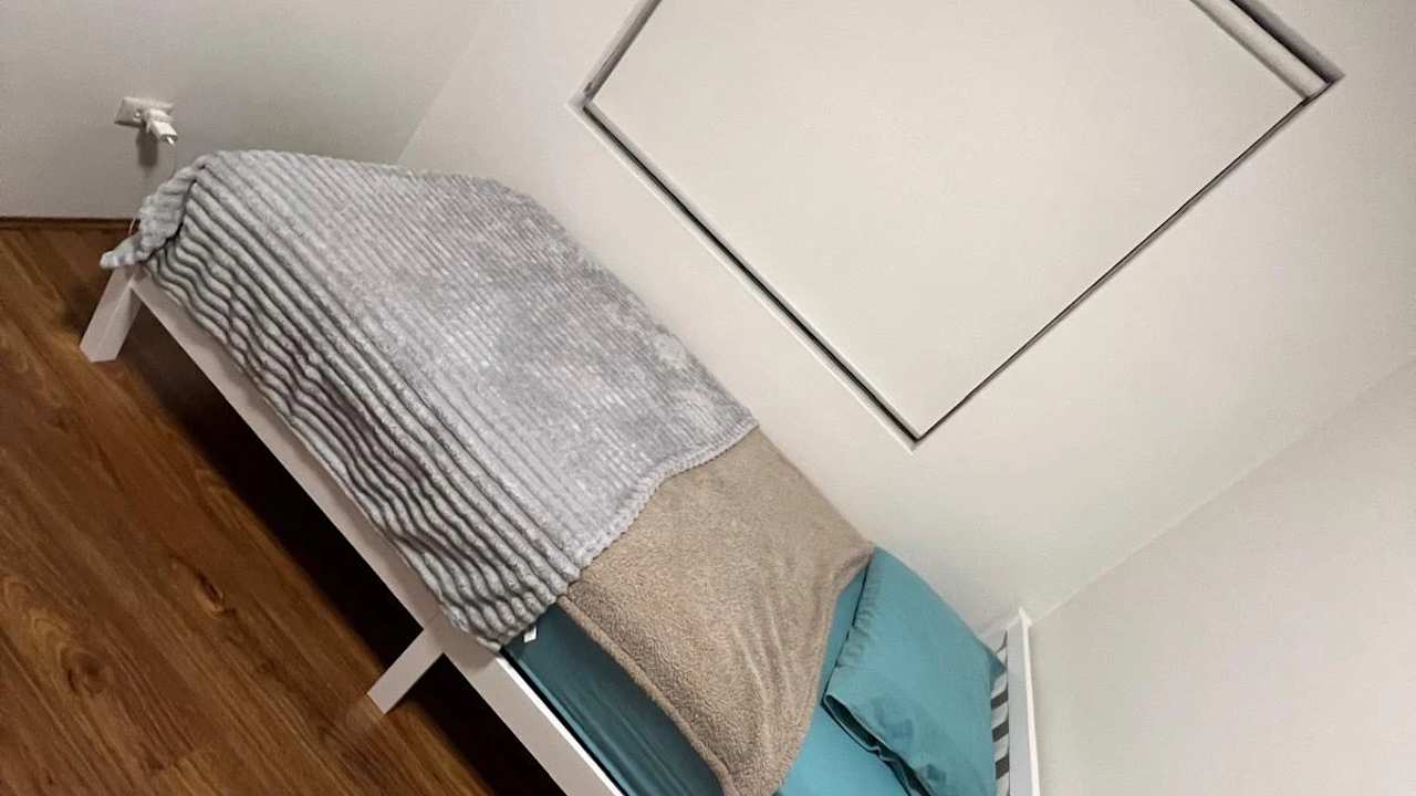 Unfurnished room in a flatshare