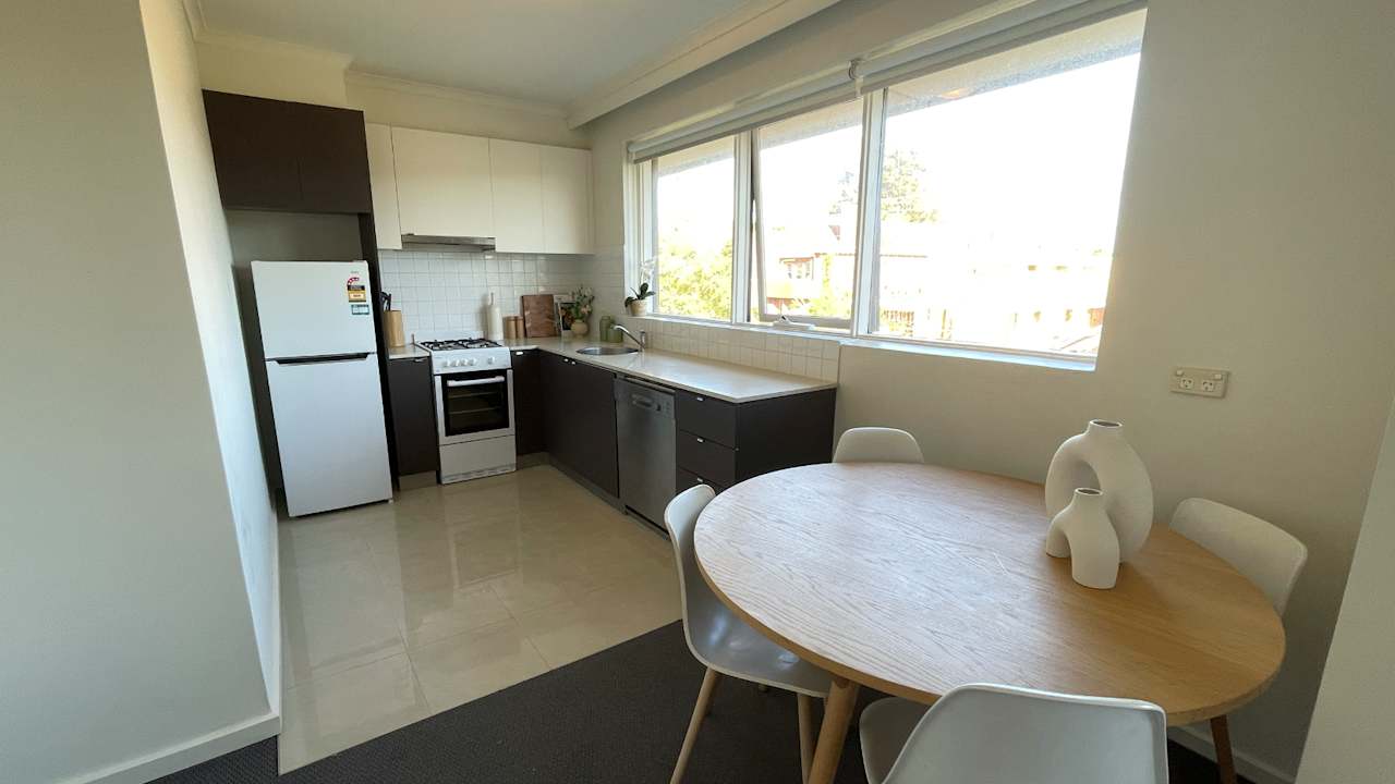 Furnished room in a flatshare