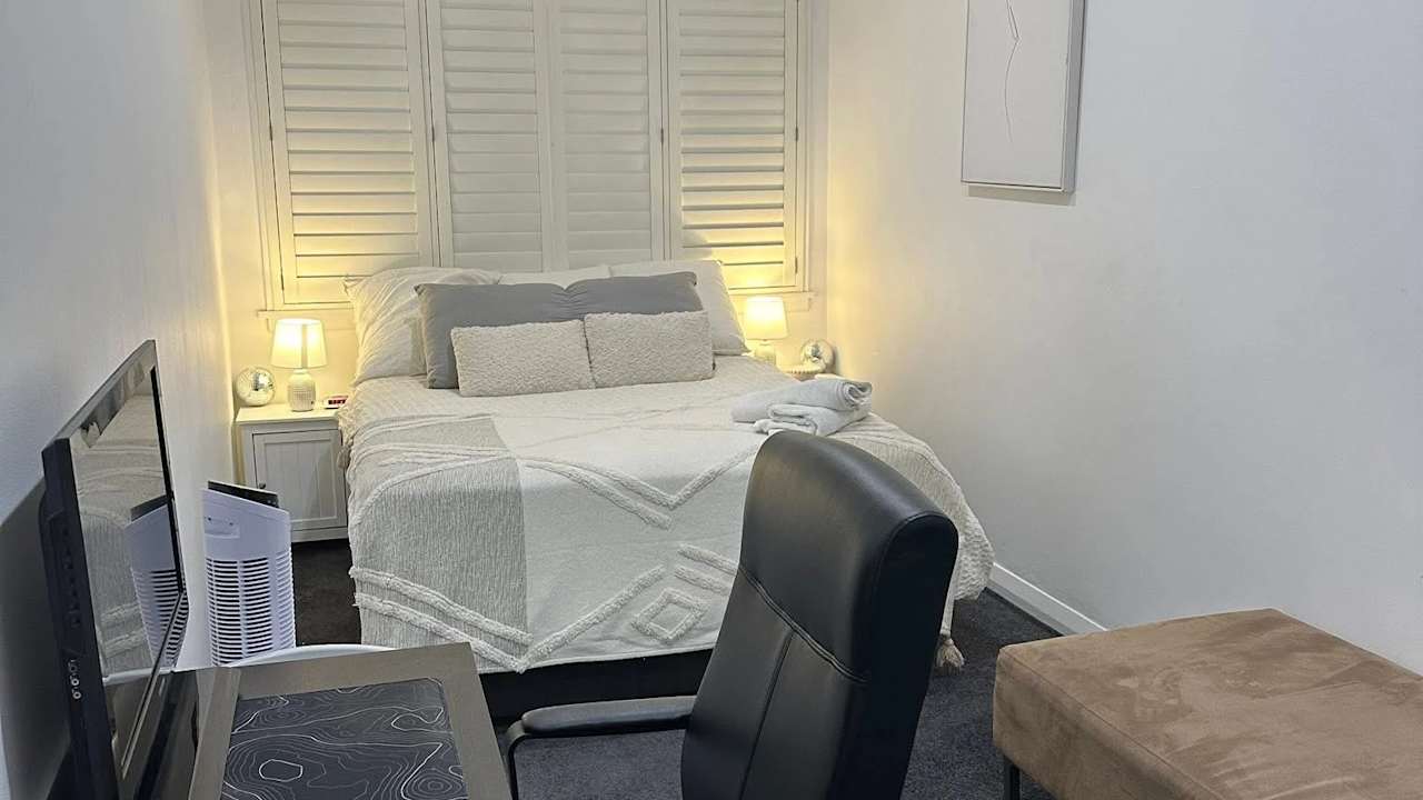 Furnished room in a flatshare