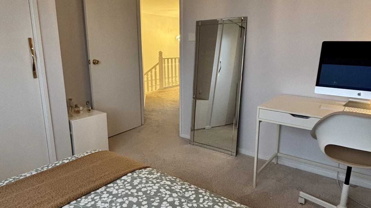 Room in a share house