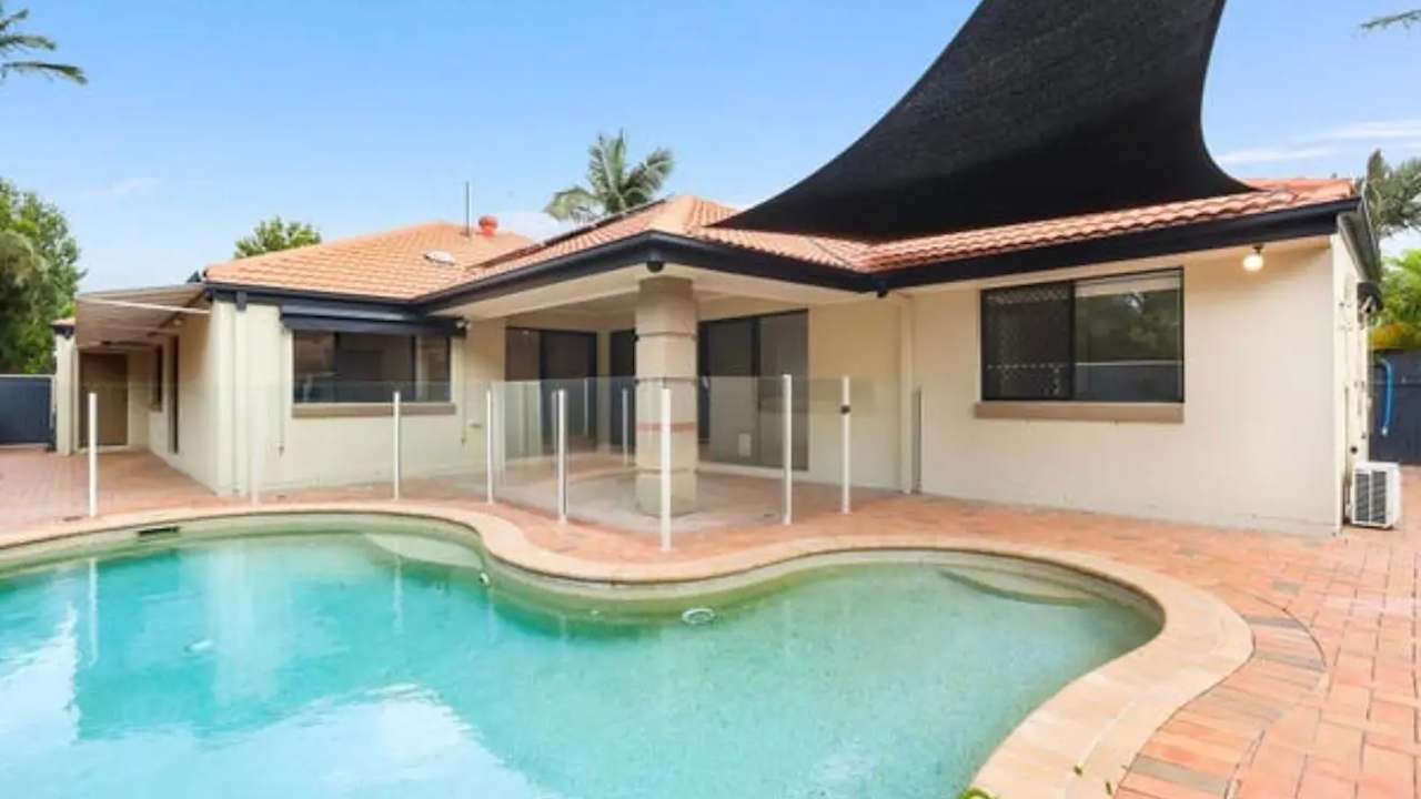 Furnished room in a share house