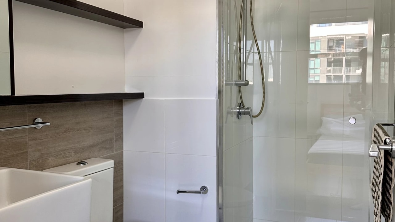 Furnished room with ensuite in a flatshare