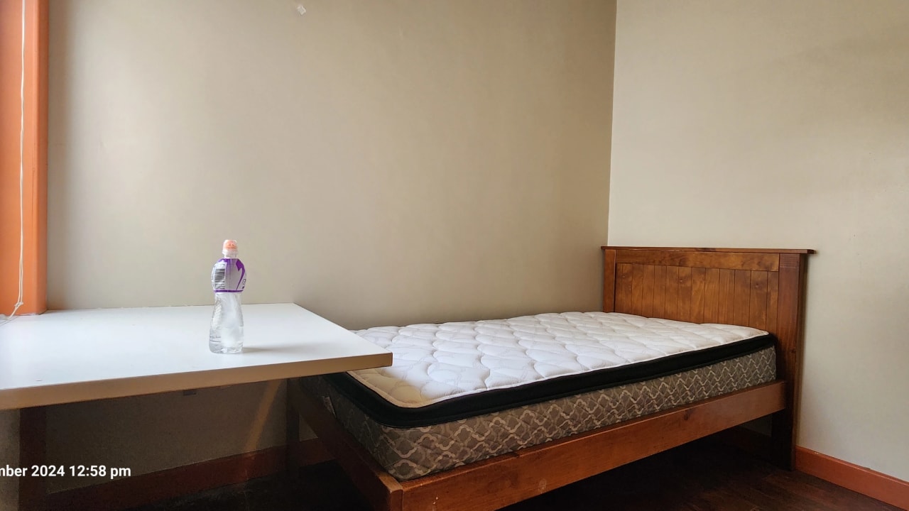 Room in a share house