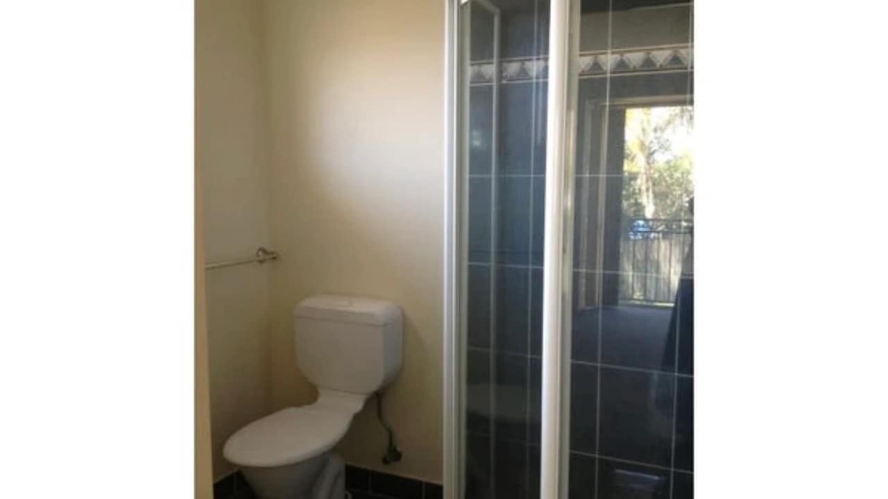Furnished room with ensuite in a flatshare