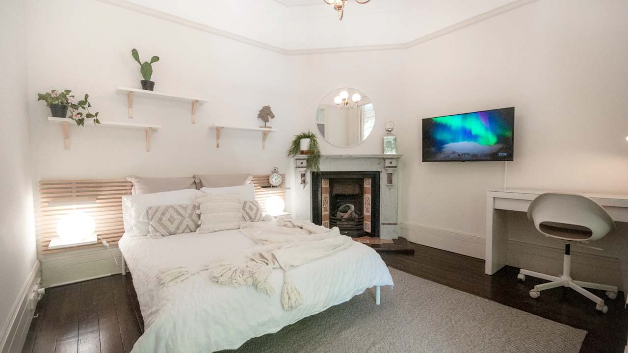 Furnished room in a share house