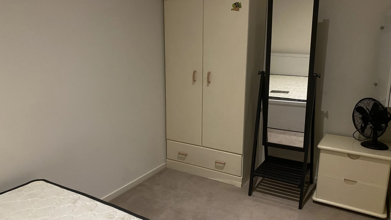 Furnished room in a flatshare