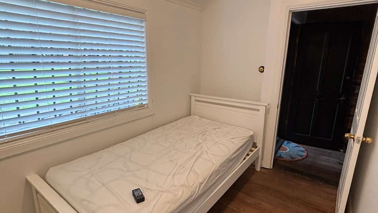 Room in a share house