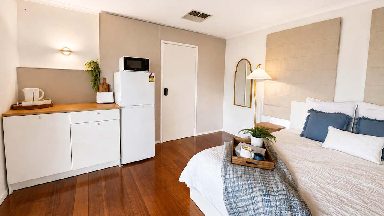 Furnished room in a share house